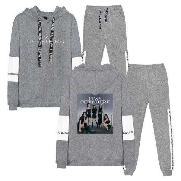 Itzy Set #1 + Keychain - Image 4