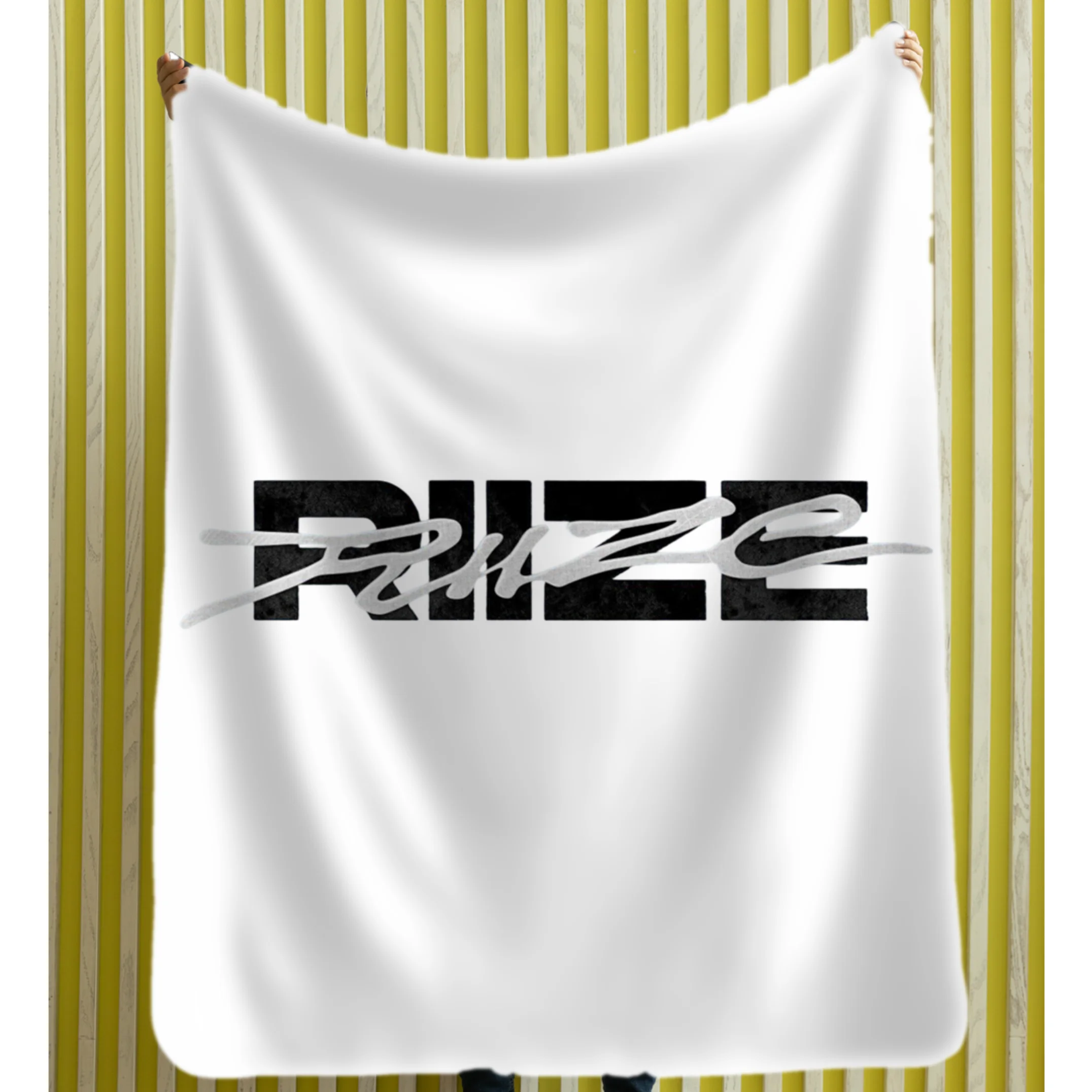 Riize Brush Logo Blanket